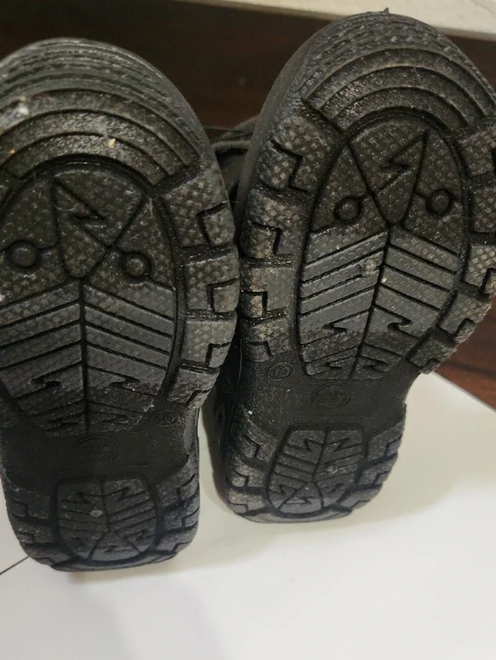 wonder nation Black Kids' Snow Boots with Red Accents